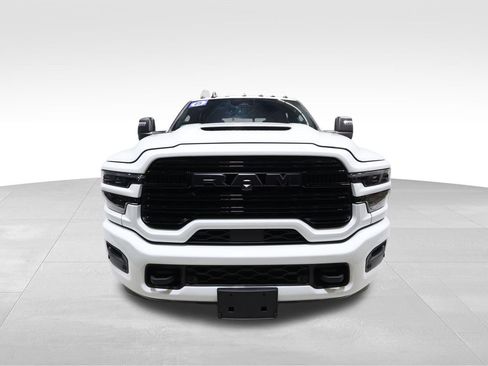 Used 2025 RAM 3500 Laramie AWD/4WD image 7
