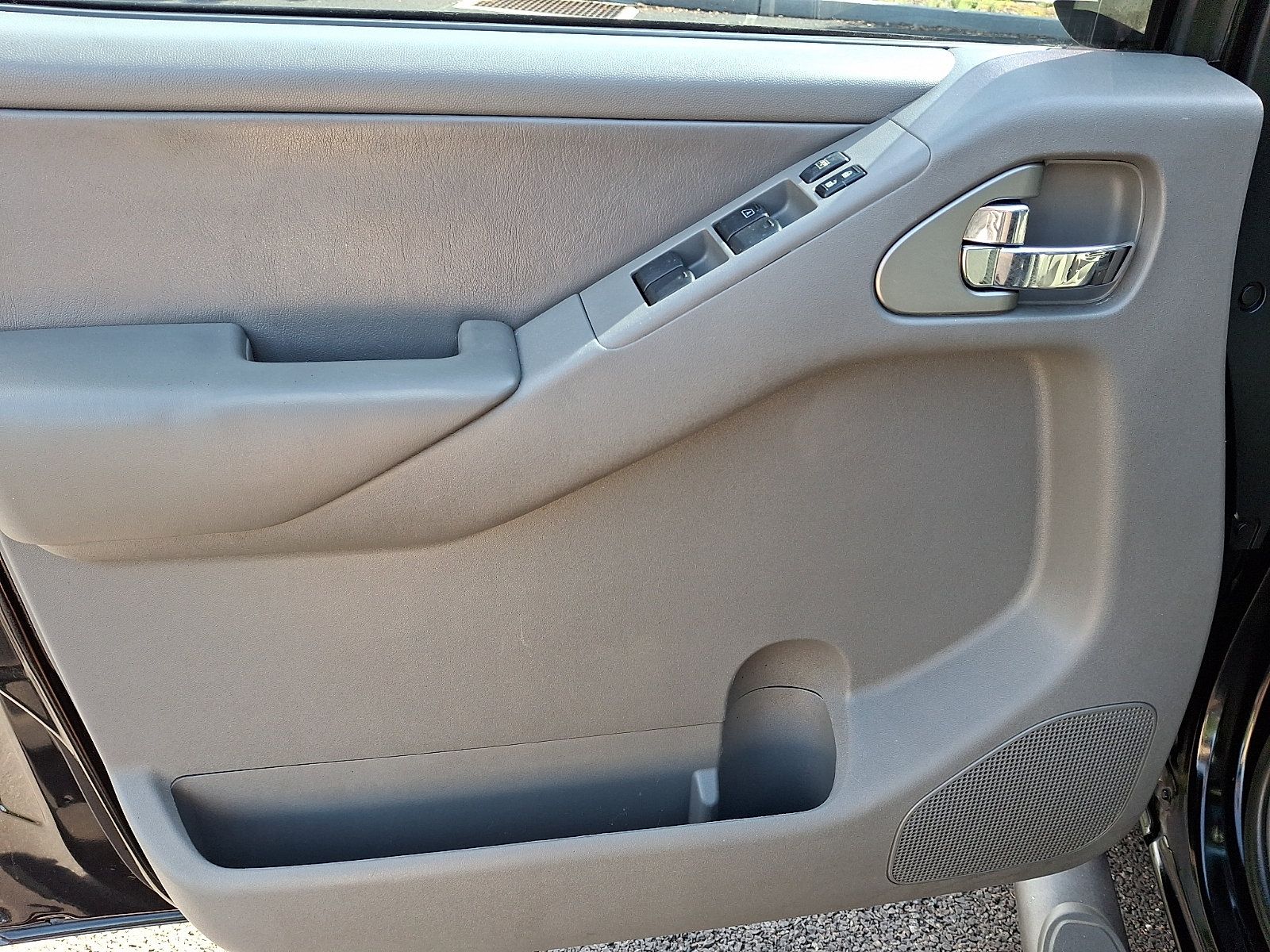 Used 2011 Nissan Frontier SL w/ Moonroof Pkg AWD/4WD image 14
