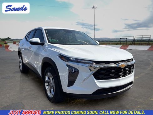 Used 2024 Chevrolet Trax LS w/ LS Convenience Package FWD image 1
