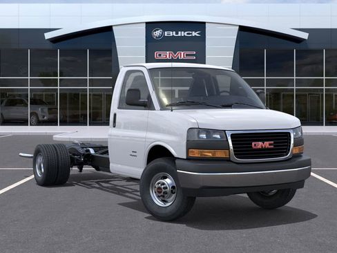 New 2026 GMC Savana 4500 RWD image 7