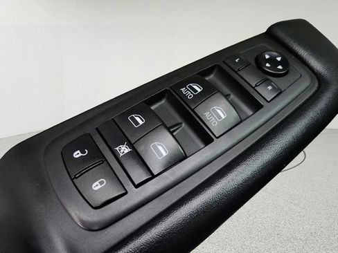 Used 2019 Chrysler Pacifica Touring-L FWD image 22