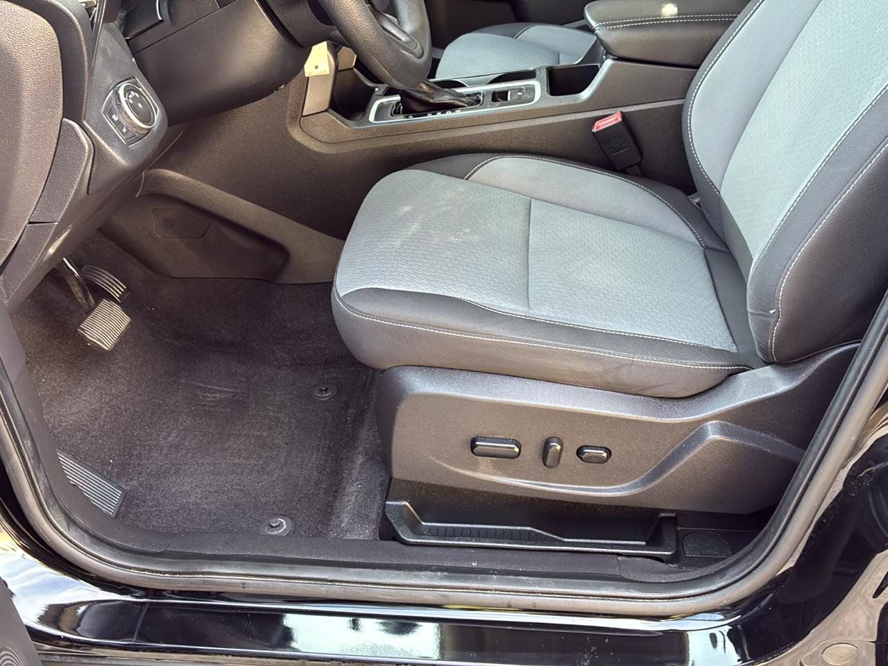 Used 2018 Ford Escape SE w/ SE Sync 3 Package FWD image 14