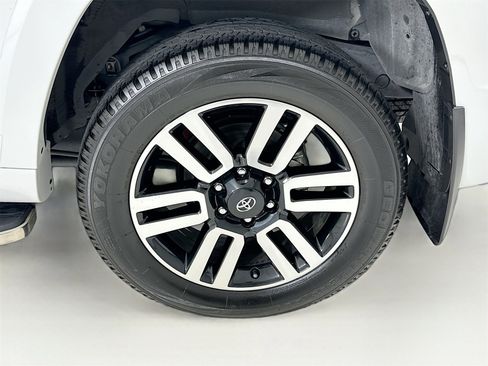 Used 2024 Toyota 4Runner Limited image 32