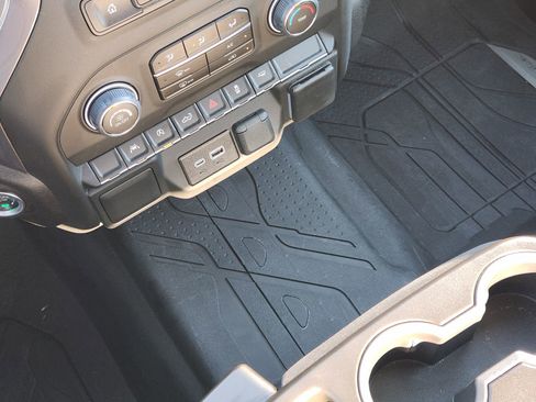 Used 2024 Chevrolet Silverado 1500 Custom w/ Dark Appearance Package image 21