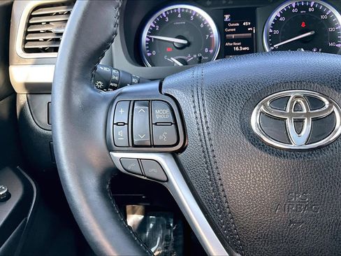 Used 2019 Toyota Highlander Limited image 24