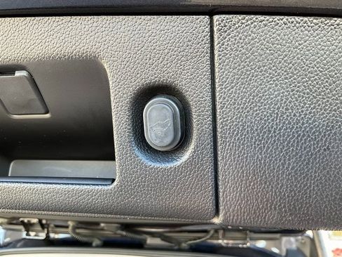 Used 2018 Cadillac Escalade ESV Luxury image 20