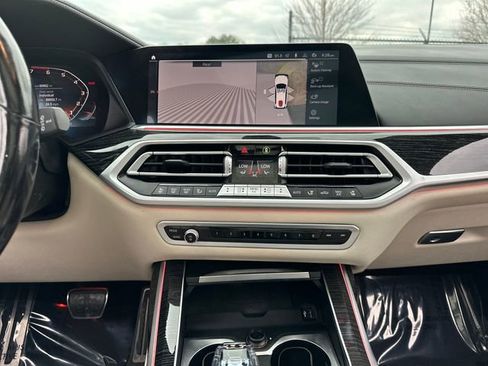 Used 2021 BMW X7 M50i w/ Executive Package image 22