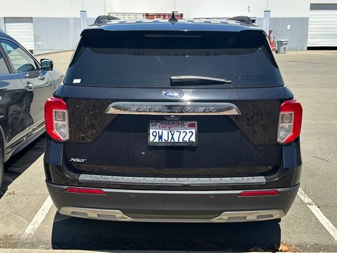 Used 2023 Ford Explorer XLT w/ Equipment Group 202A RWD image 6