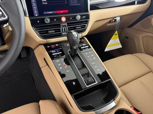 Certified 2026 Porsche Macan AWD/4WD image 26