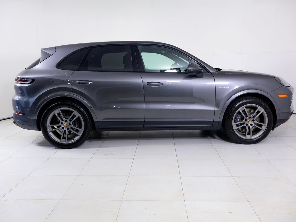 Certified 2026 Porsche Cayenne E-Hybrid AWD/4WD image 38