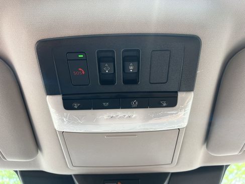 New 2026 Nissan Pathfinder Platinum FWD image 12