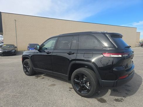 Used 2025 Jeep Grand Cherokee Limited w/ Black Appearance Package image 7