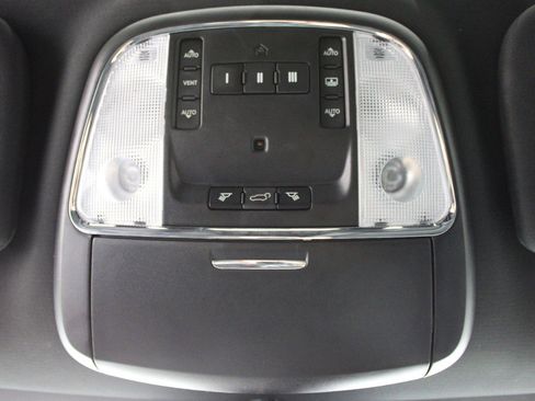 Used 2015 Jeep Grand Cherokee Overland image 12