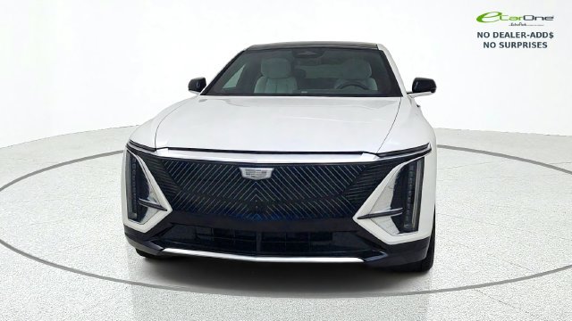 Used 2025 Cadillac Lyriq Luxury w/ LPO, Floor Liner Package RWD image 2