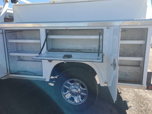 Used 2018 RAM 2500 Tradesman w/ Chrome Appearance Group image 23