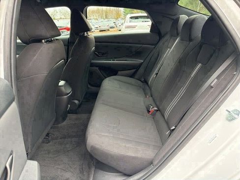 Certified 2025 Hyundai Elantra SEL image 12