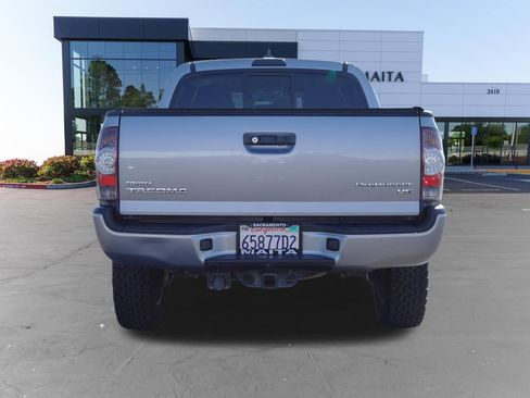 Used 2015 Toyota Tacoma PreRunner w/ TRD Sport Package RWD image 4