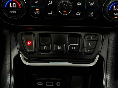 Used 2019 GMC Terrain Denali w/ GMC Pro Grade Package AWD/4WD image 28