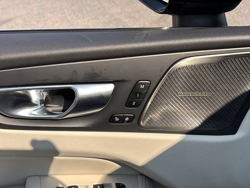 Certified 2025 Volvo XC60 B5 Ultra AWD/4WD image 12
