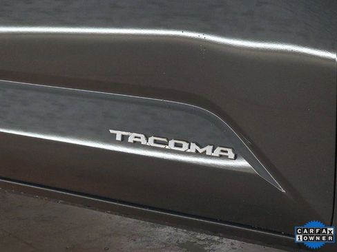 Used 2025 Toyota Tacoma SR5 image 9