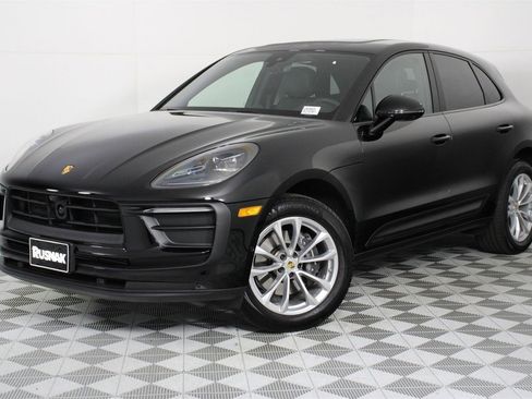 Used 2025 Porsche Macan image 35