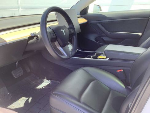 Used 2020 Tesla Model 3 Standard Range Plus RWD image 3