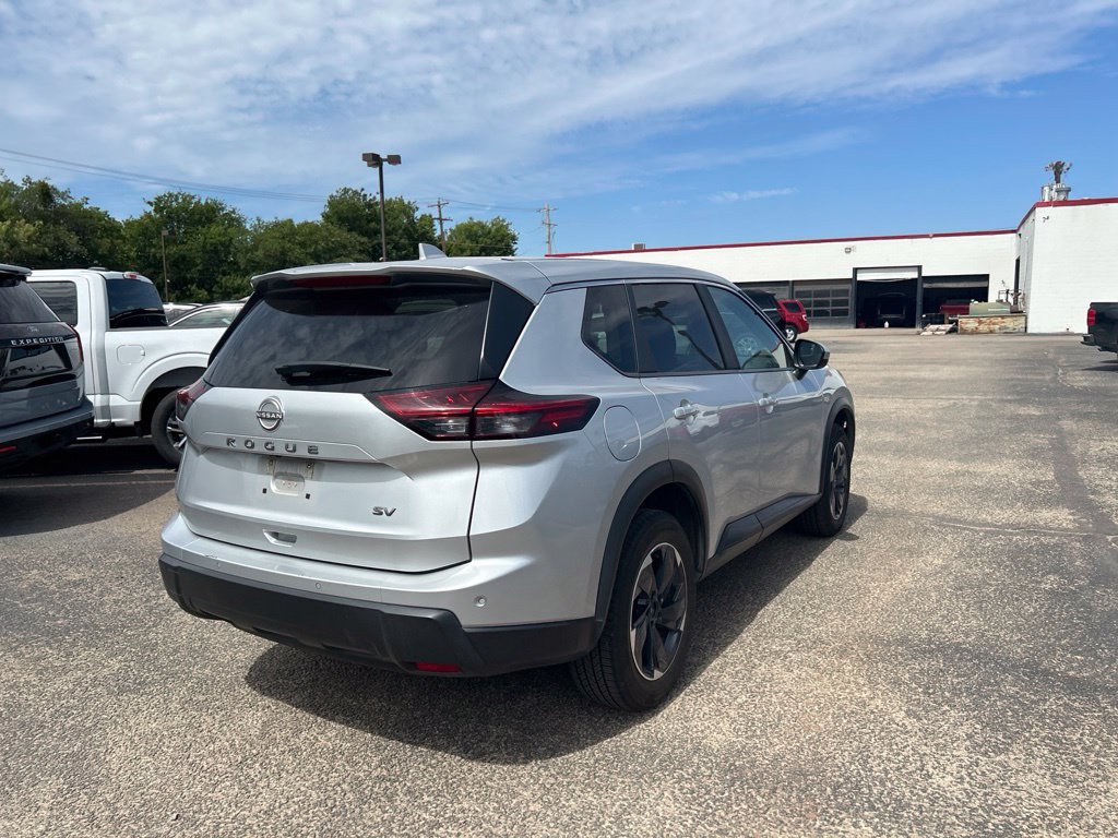 Used 2024 Nissan Rogue SV FWD image 3