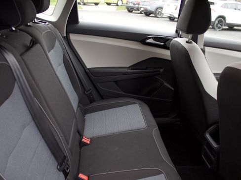 New 2025 Volkswagen Taos S image 31