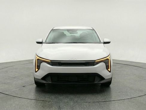 Used 2025 Kia K4 FWD image 2