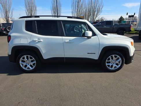 Used 2018 Jeep Renegade Latitude w/ Popular Equipment Group image 6