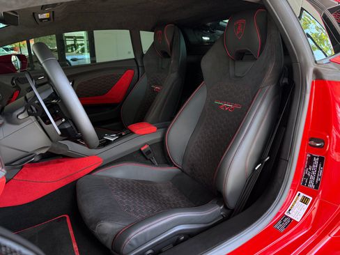 Used 2023 Lamborghini Huracan EVO RWD image 28