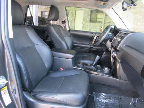 Used 2019 Toyota 4Runner Limited AWD/4WD image 12