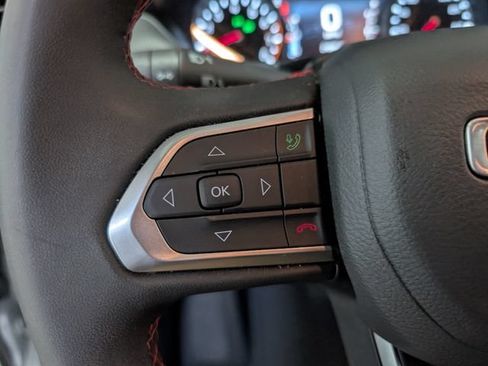 Used 2025 Jeep Compass Trailhawk AWD/4WD image 18
