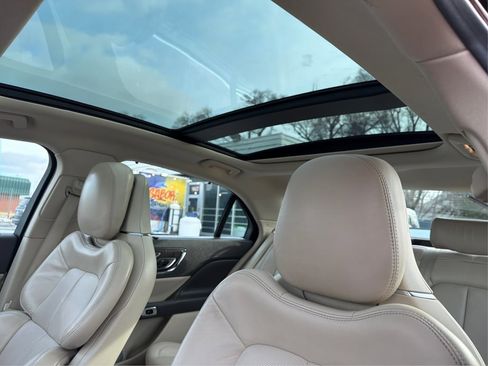 Used 2017 Lincoln Continental Reserve w/ Luxury Package image 19