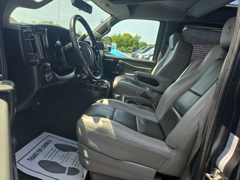 Used 2020 Chevrolet Express 2500 Extended RWD image 5