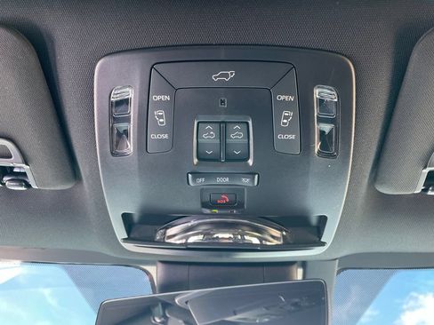 Used 2026 Toyota Sienna Platinum AWD/4WD image 22