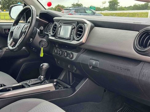 Used 2017 Toyota Tacoma SR5 AWD/4WD image 21