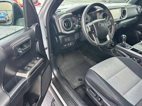Used 2021 Toyota Tacoma TRD Off-Road AWD/4WD image 15