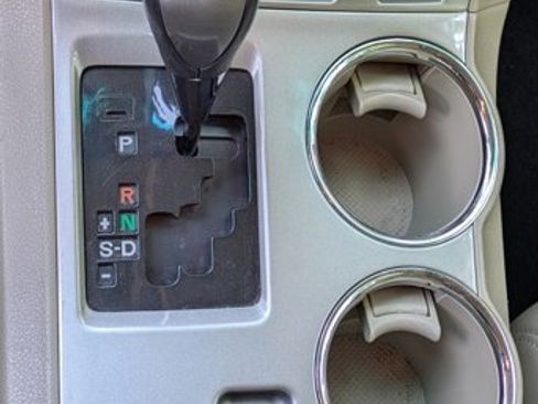 Used 2013 Toyota Highlander SE FWD image 13