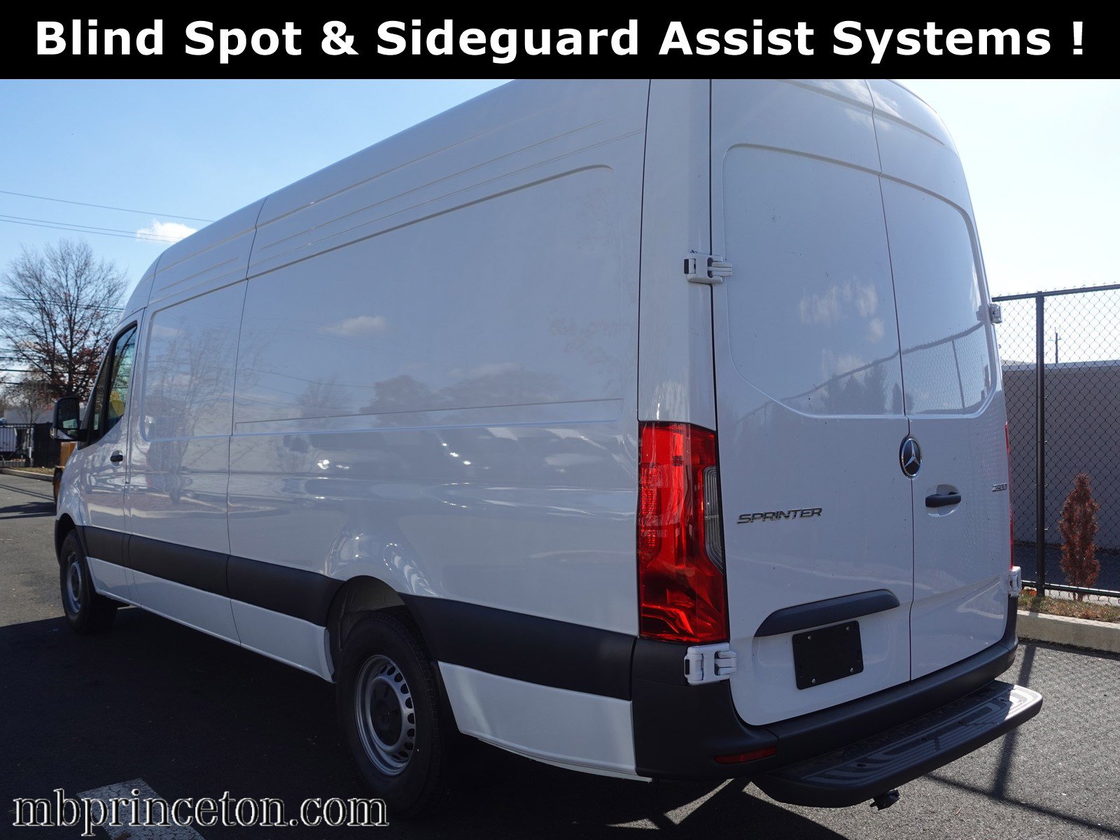 Used 2025 Mercedes-Benz Sprinter 2500 image 3