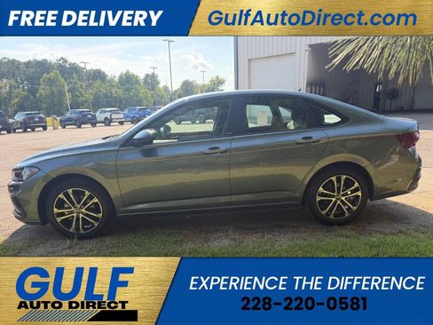Used 2025 Volkswagen Jetta Sport FWD image 4