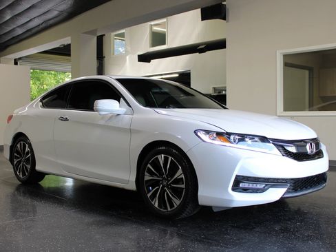Used 2016 Honda Accord EX image 1