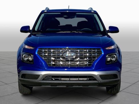 Certified 2025 Hyundai Venue SEL image 3