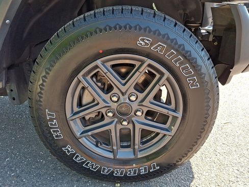 Used 2024 Jeep Wrangler Unlimited Sport AWD/4WD image 9