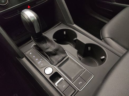 Used 2020 Volkswagen Atlas Cross Sport SE w/ Panoramic Sunroof Package image 26