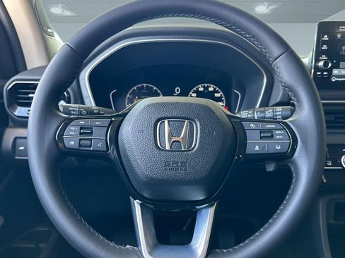 Used 2025 Honda Pilot Touring image 16