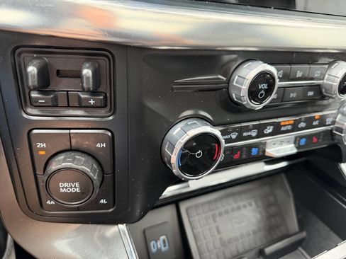 Used 2022 Ford F150 Lariat w/ Equipment Group 502A High AWD/4WD image 18