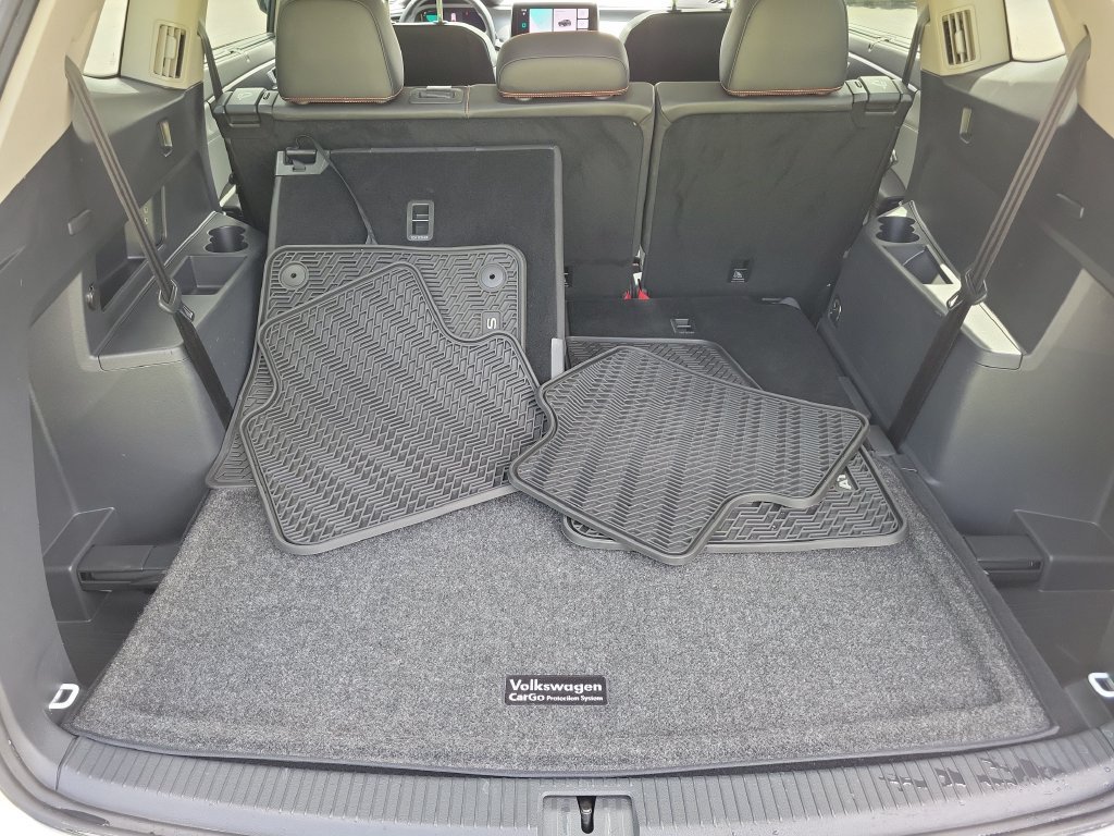 Certified 2024 Volkswagen Atlas Peak Edition SEL AWD/4WD image 9