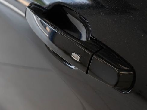 Used 2023 Chevrolet Equinox LT w/ Driver Convenience Package FWD image 4