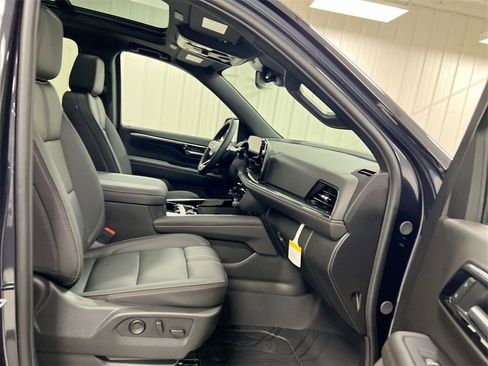 Used 2025 Chevrolet Suburban RST w/ Comfort Package image 23